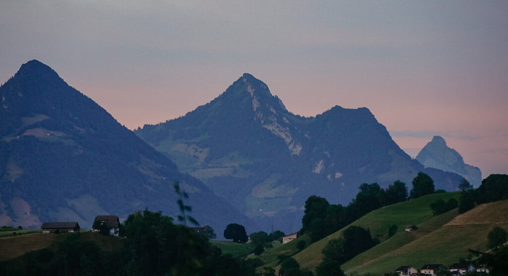 Berge bei Sonnenuntergang in Stans in der Schweiz