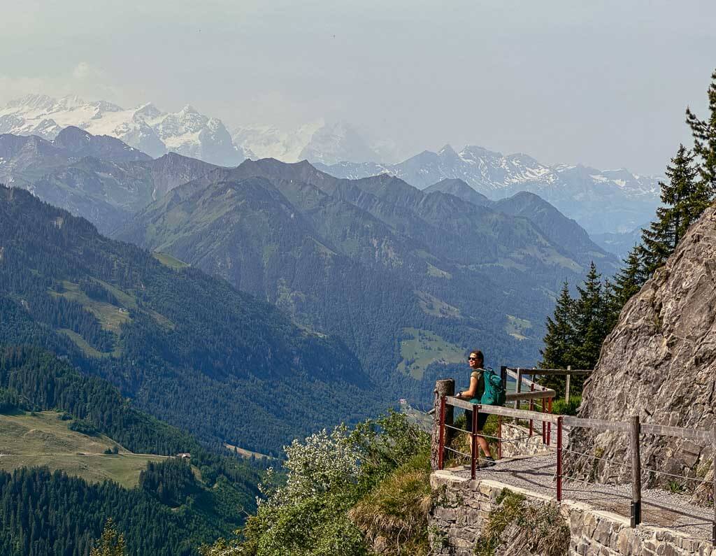 Wandern auf dem Gipfelrundweg am Stanserhorn