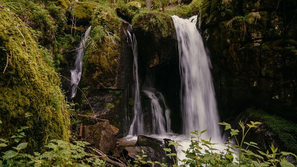 H&ouml;llbach Wasserfall auf dem Albsteig im Schwarzwald