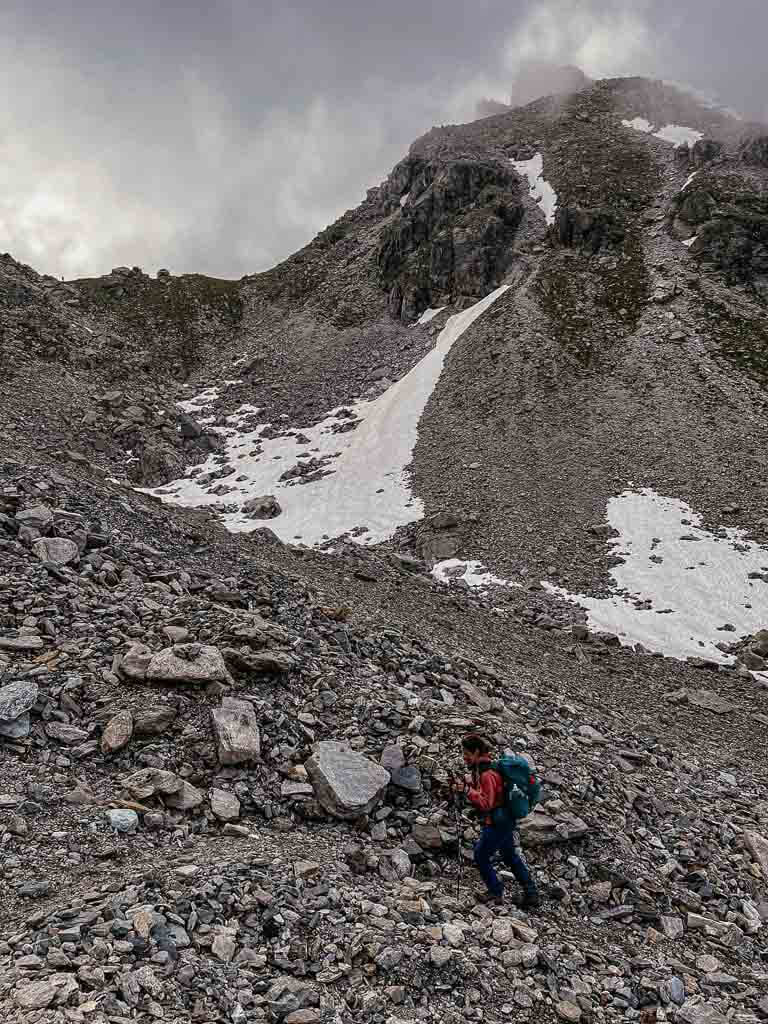 Aufstieg zum Hochmadererjoch im Ger&ouml;ll der Silvretta im Montafon