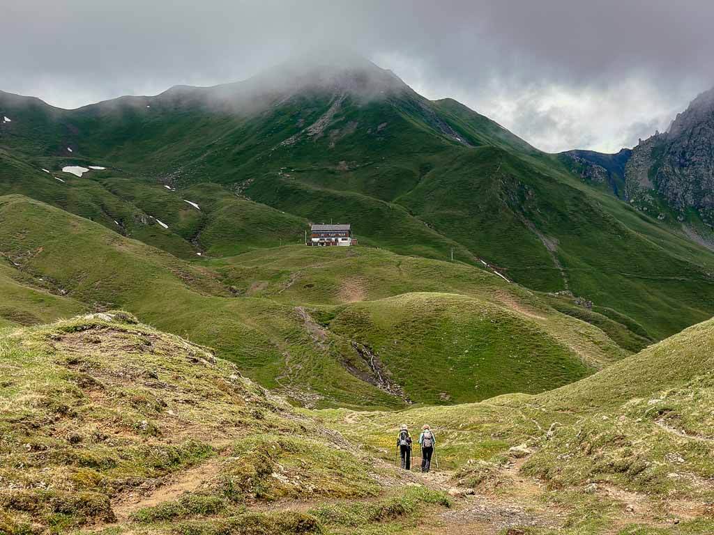 Tilisunah&uuml;tte in der Berglandschaft im Montafon