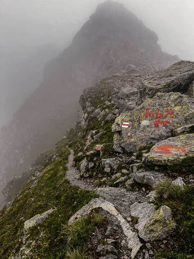 Abenteuerlicher Wanderweg auf der Montafoner H&uuml;ttenrunde zur T&uuml;binger H&uuml;tte
