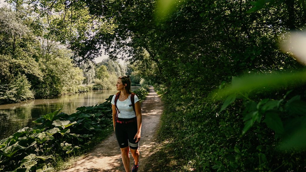 Wandern entlang des Krome Rijns in Utrecht