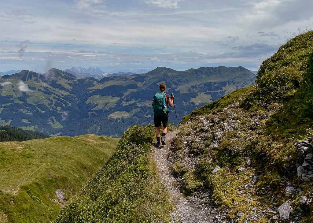 Wanderweg am Lodron auf dem KAT Walk in den Kitzb&uuml;heler Alpen