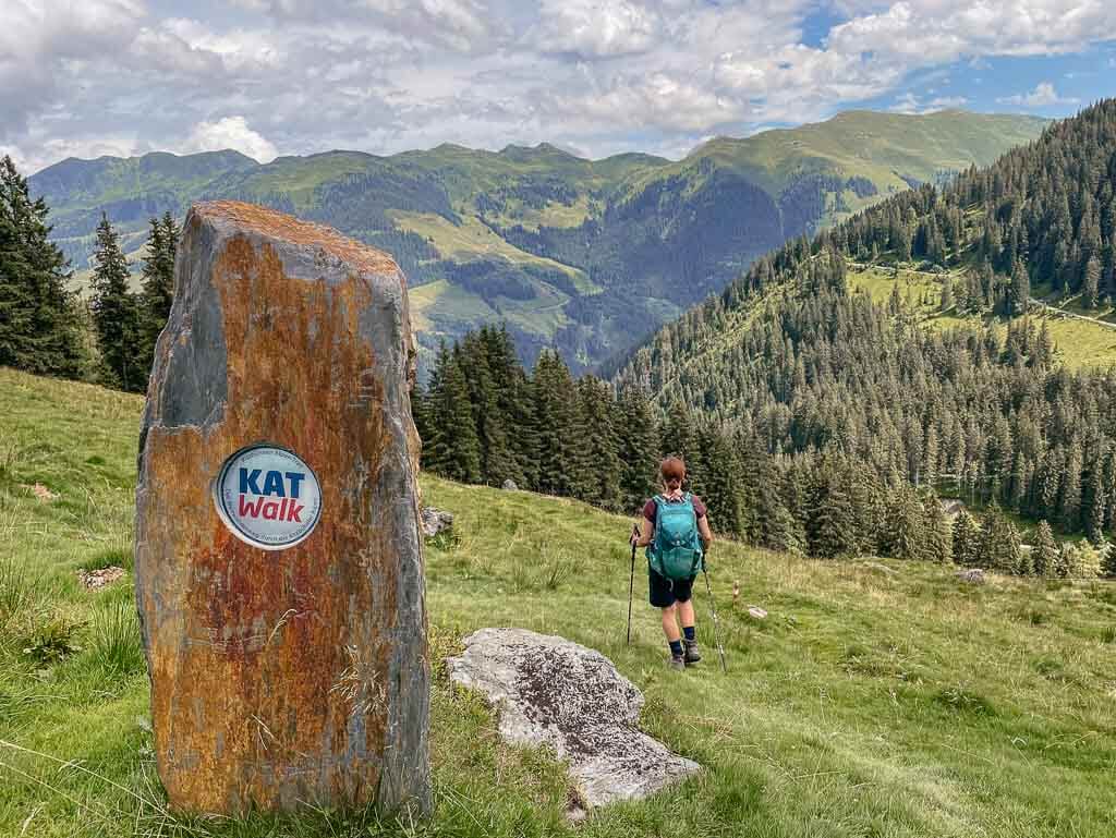 Wegmarkierung auf dem Kat Walk in den Kitzb&uuml;heler Alpen