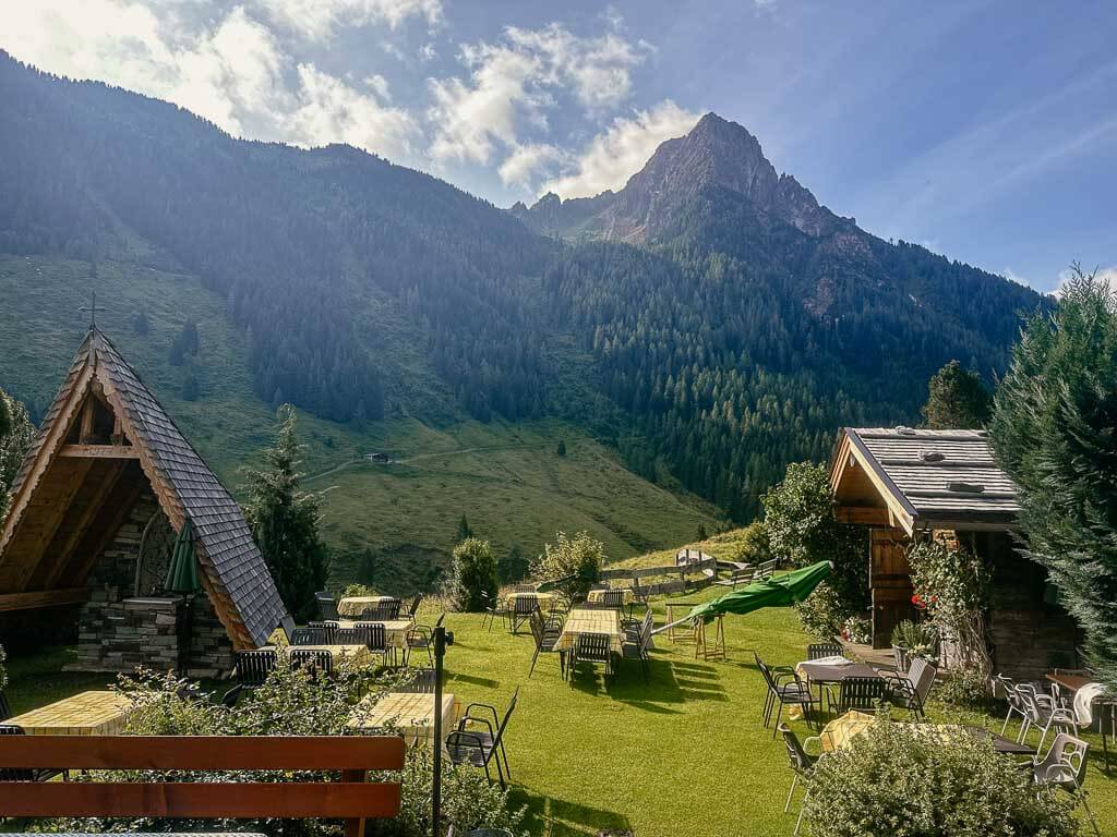 Garten der Labalm beim Wandern auf dem KAT Walk Alpin