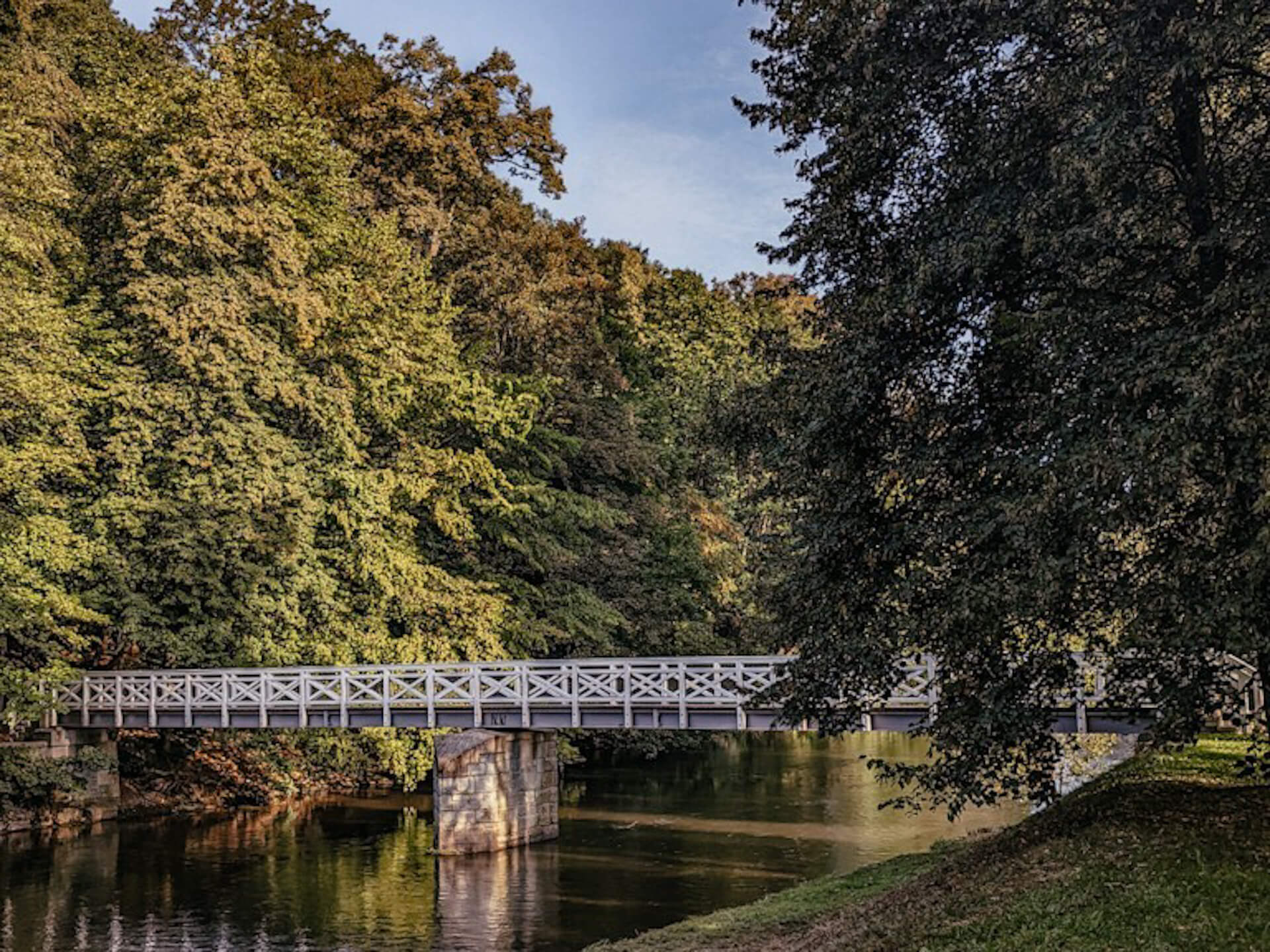 Br&uuml;cke &uuml;ber die Elster am Elsterperlenweg in Greiz