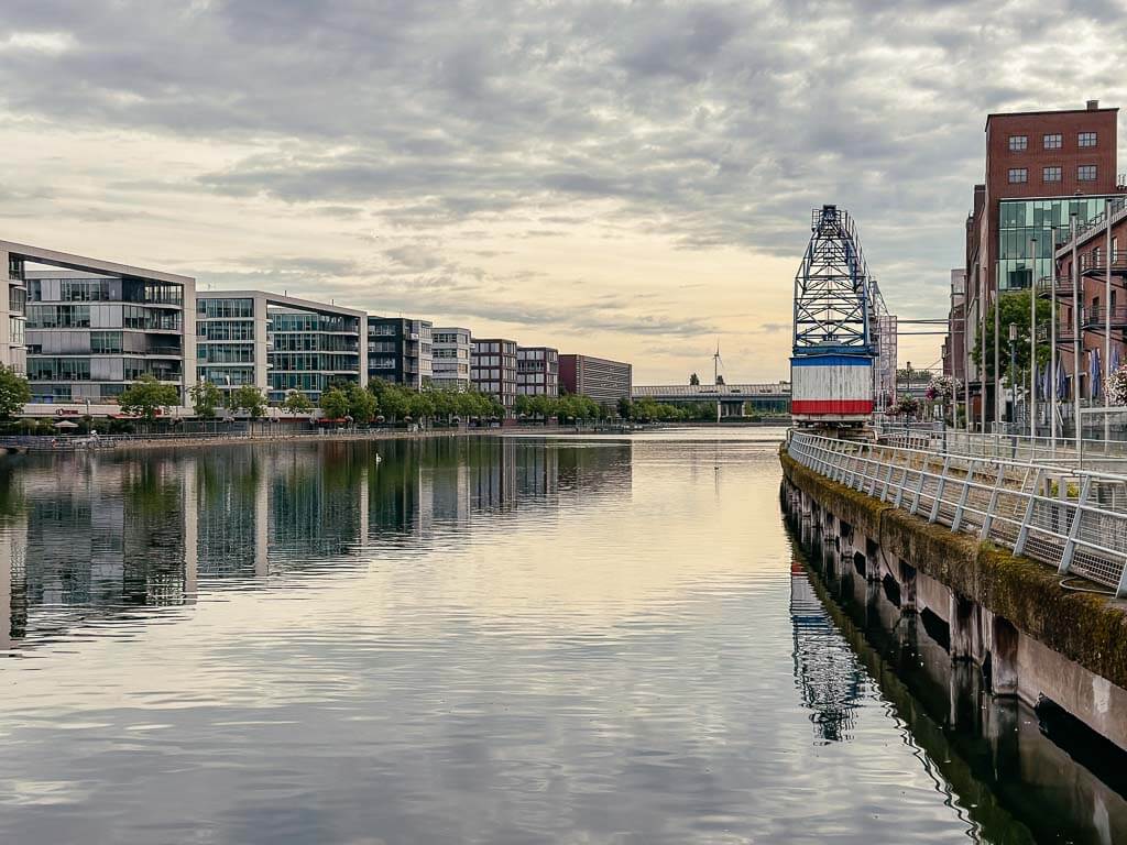 Duisburg Innenhafen bei der Radtour im Ruhrgebiet