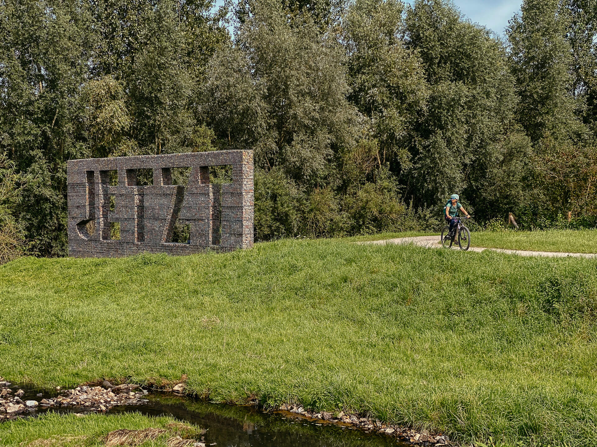 Kunstskulptur Jetzt auf dem Seseke-Weg bei der Radtour im Ruhrgebiet