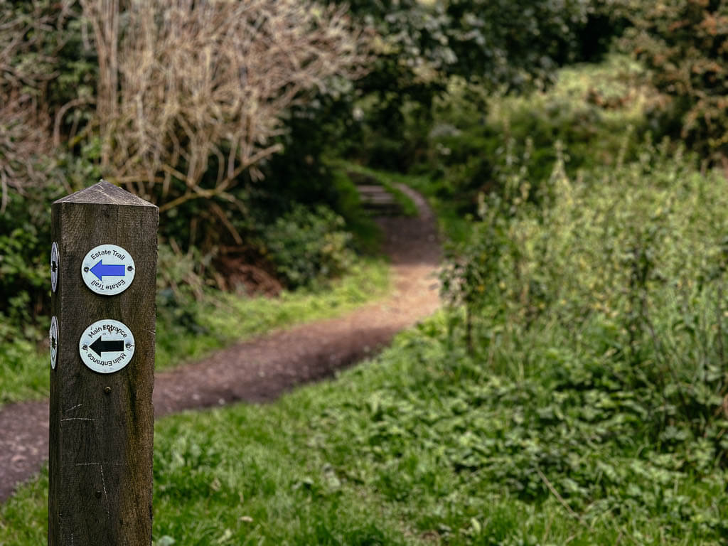 Wegmarkierung am Wanderweg im Cave Hill Country Park Belfast