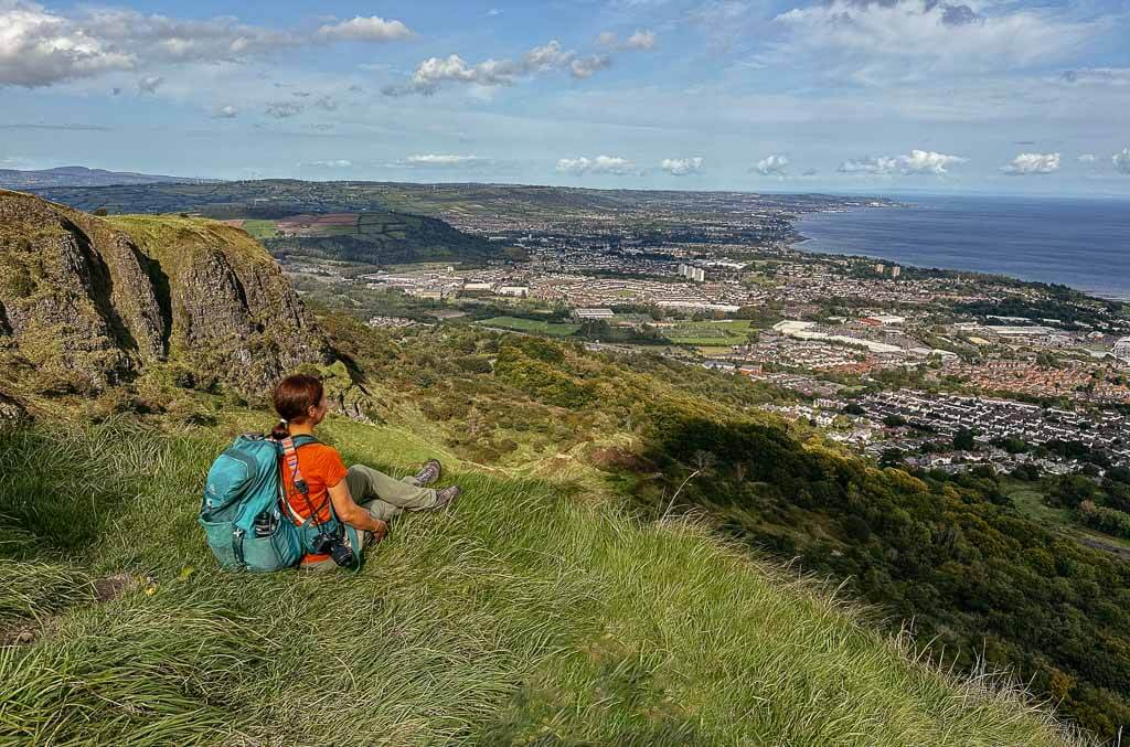 Ausblick beim Wandern am Cave Hill in Belfast, Nordirland
