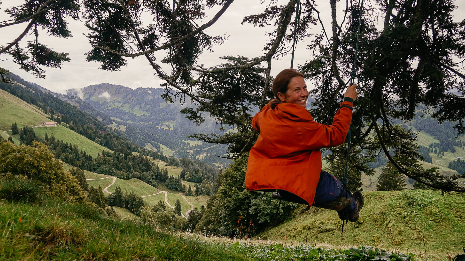 Couchflucht schaukelt im Lecknertal in Vorarlberg