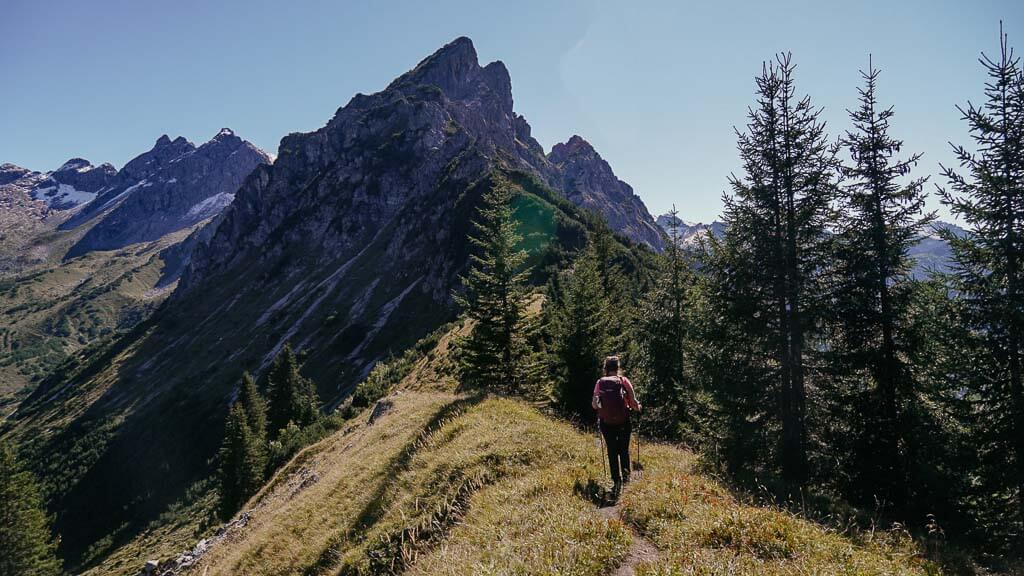 Alpenpanorama beim Wandern zur Wangspitze im Gro&szlig;en Walsertal, Vorarlberg