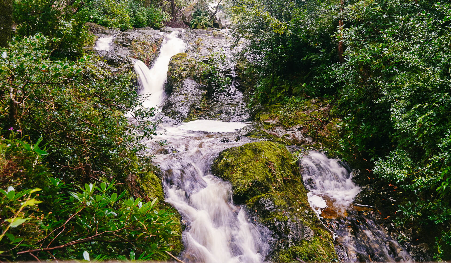 Wasserfall in den Mourne Mountains bei Newcastle in Nordirland