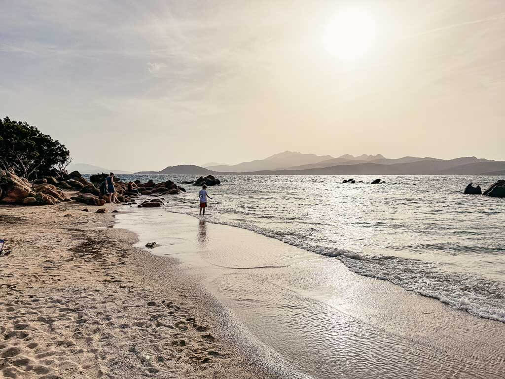 Capriccioli Strand auf Sardinien an der Costa Smeralda