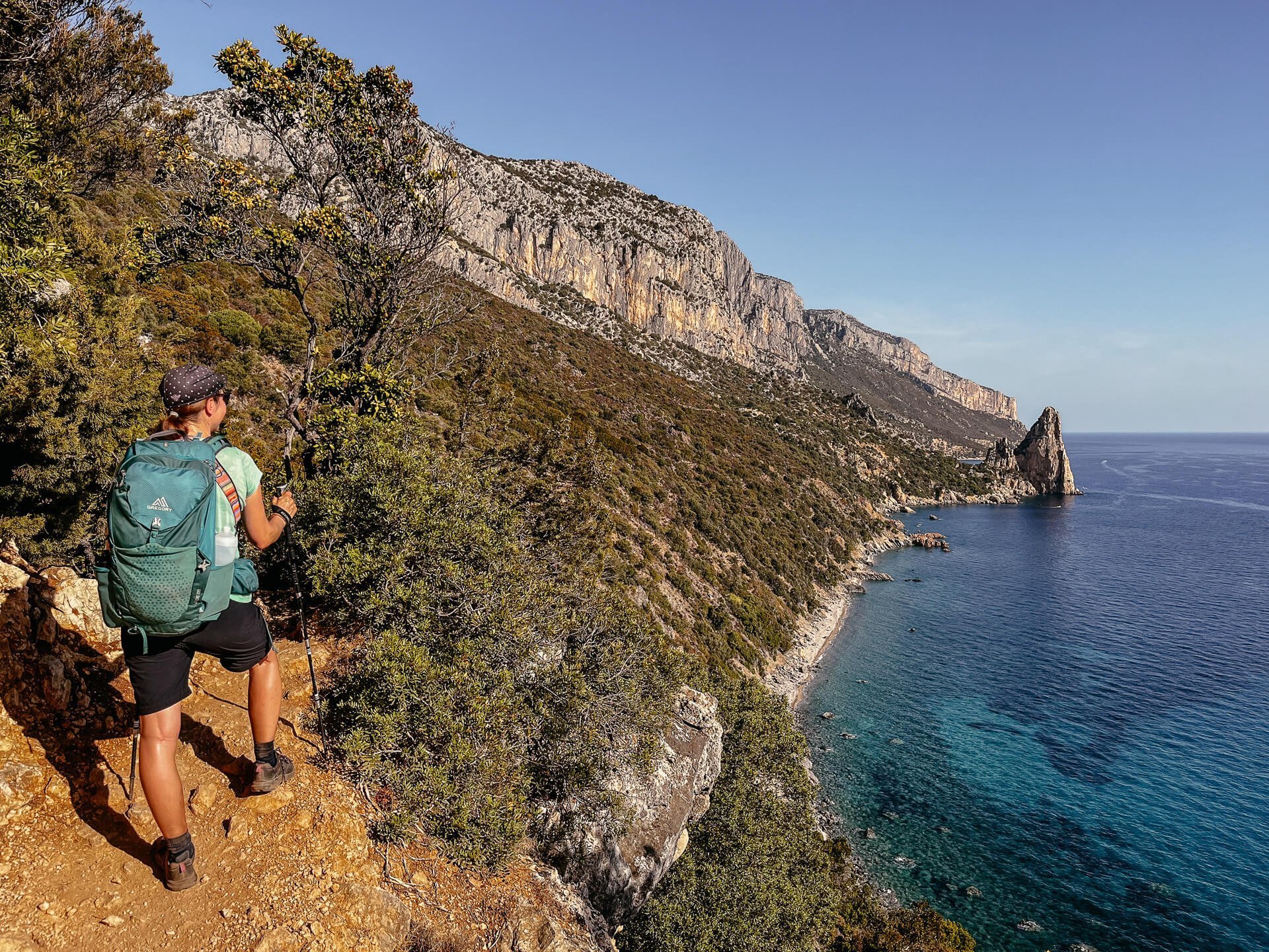 Couchflucht beim wandern auf Sardinien am Felsen Petra Longa