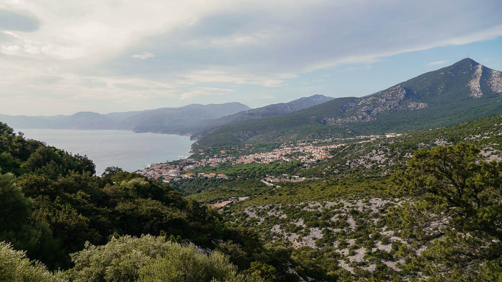 Blick auf Cala Gonone und den Golf von Orosei