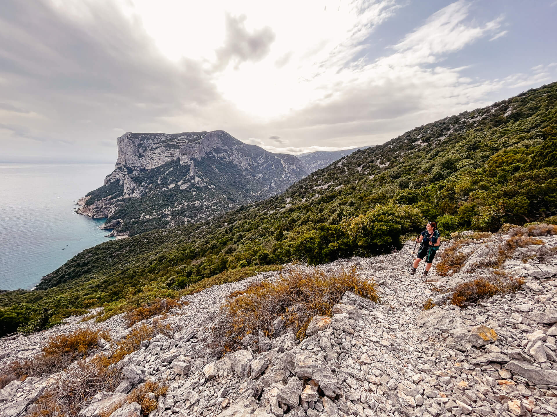 Sardinien wandern auf dem K&uuml;stenpfad von der Cala Sisine zur Cala Luna