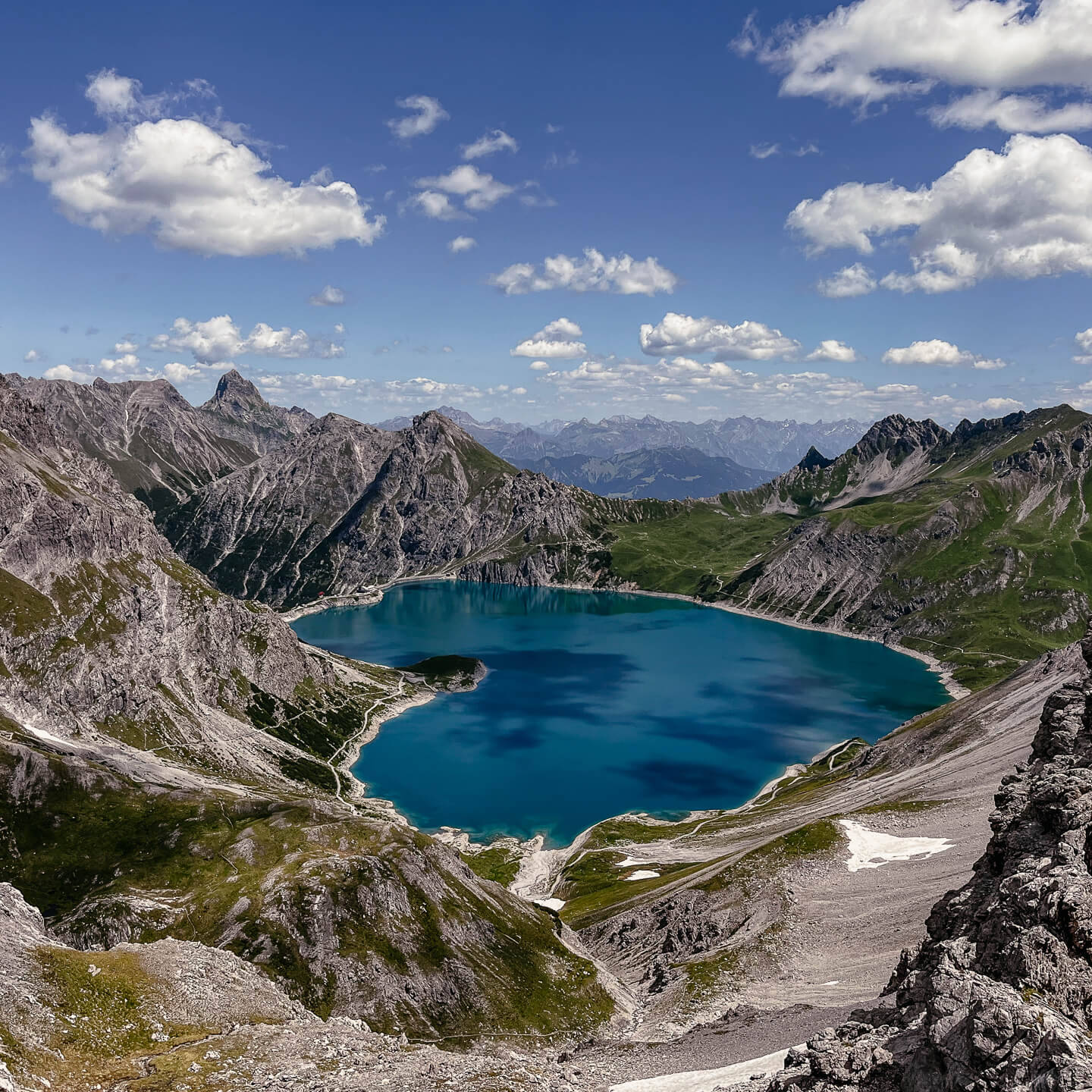 Ausblick auf den Lünersee in Herzform vom Gafalljoch