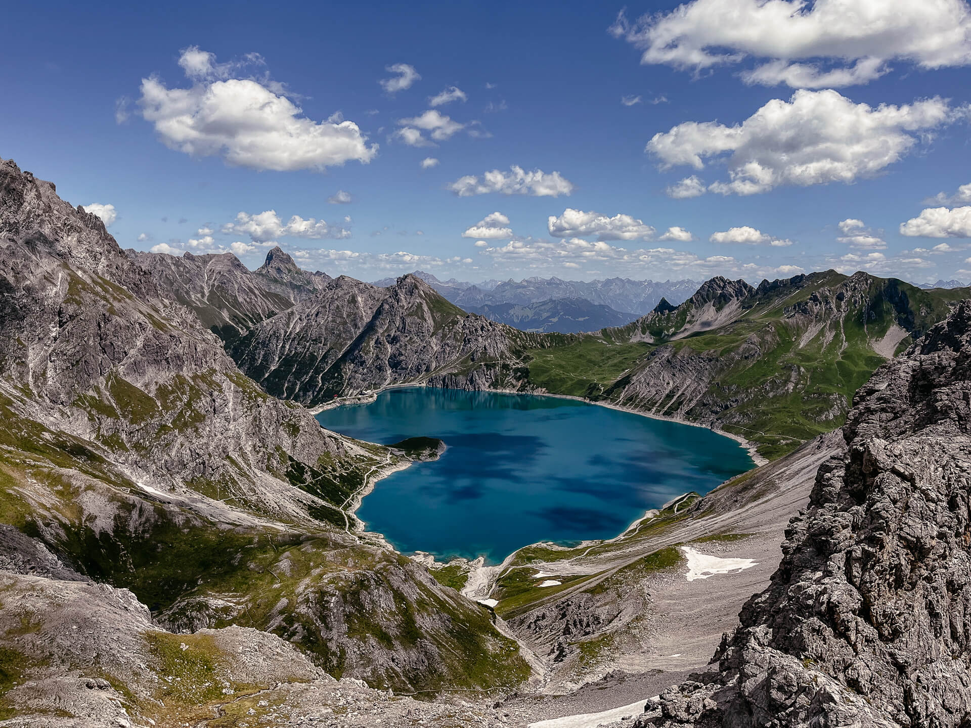 Ausblick auf den Lünersee in Herzform vom Gafalljoch