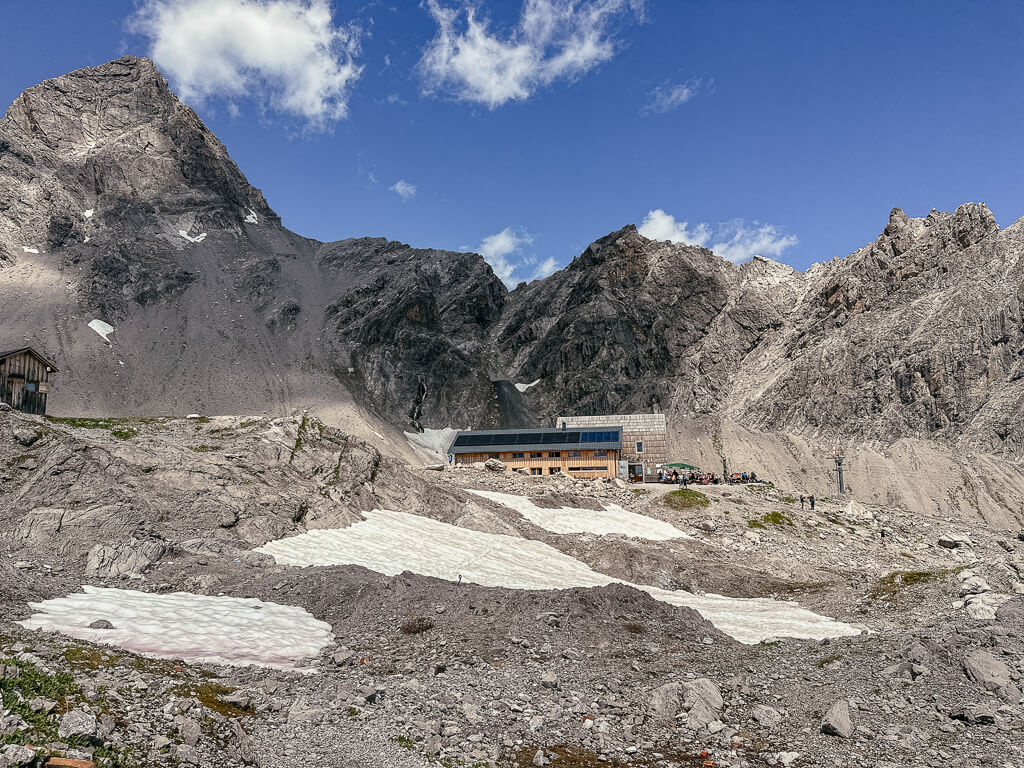 Totalphuette an der Schesaplana über dem Lünersee