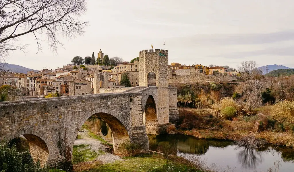 Br&uuml;cke von Besalu in den Katalanischen Pyren&auml;en
