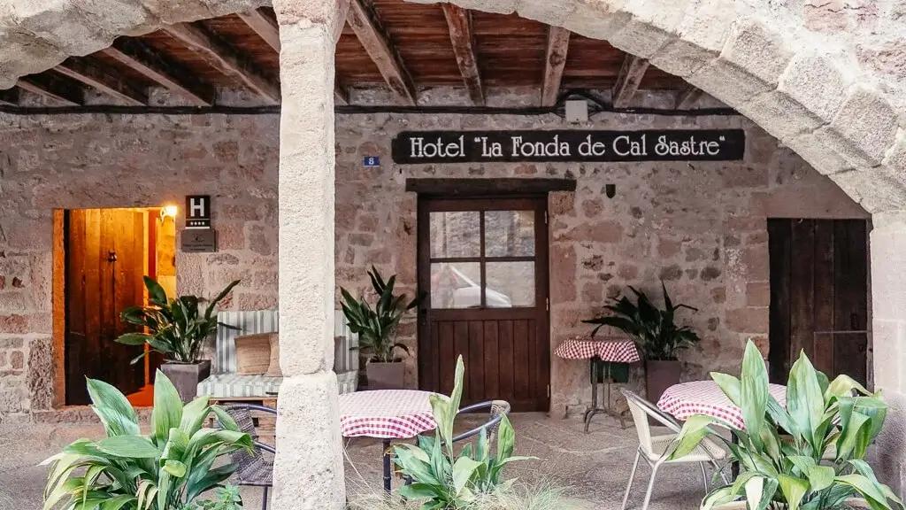 Hotel Cal Sastre in Santa Pau in Katalonien