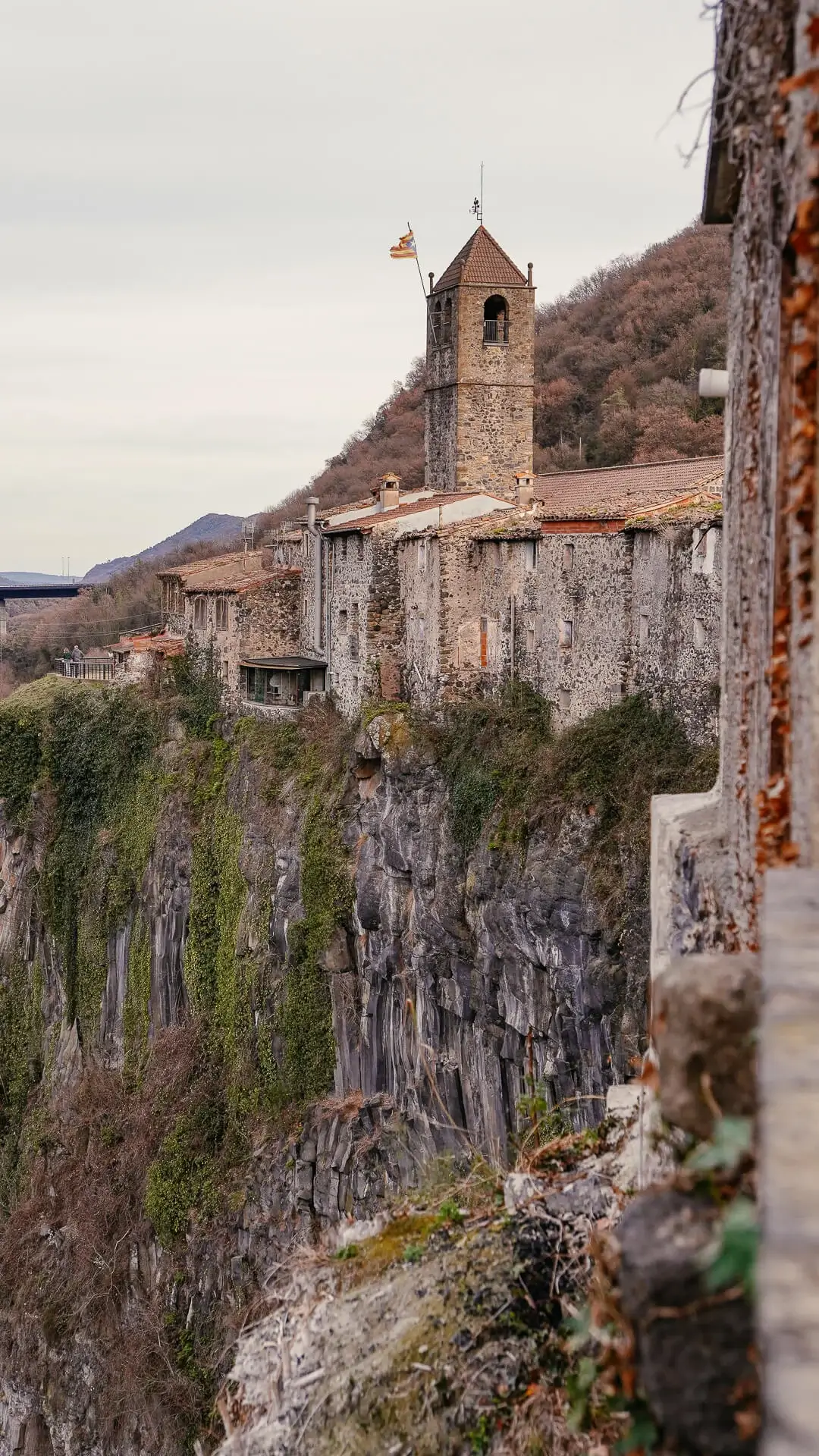 Katalonien wandern in Castellfollit de la Roca in den Katalanischen Pyren&auml;en